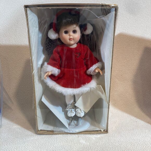 Vintage Vogue Ginny Dolls and Clothes with‎ Trunk and Stands Lot - Mixed Years - Picture 3 of 16